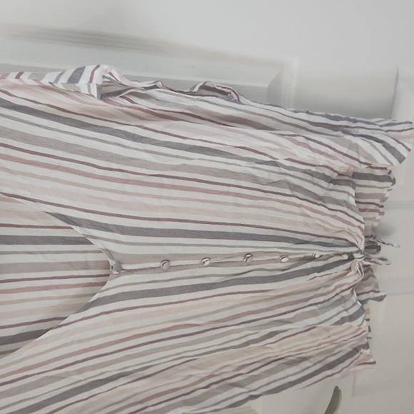 Torrid Rayon Crepe Tie-front Dolman Striped V-Neck Button-Down Top Size 1 - Picture 4 of 9